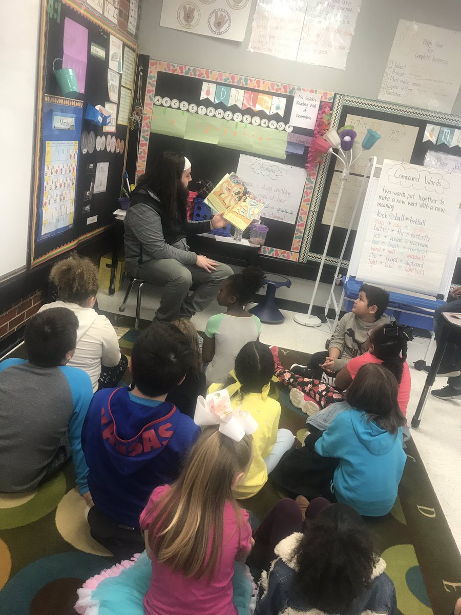 Ms_Sickle2's tweet photo. We had so much fun today with our school wide Read-A-Thon! Thanks to all the volunteers who came and read to us today! Thanks @randallreads for organizing a fun day and have everyone excited about reading! #BearsDeserveIt https://t.co/vioR3l5Jc2