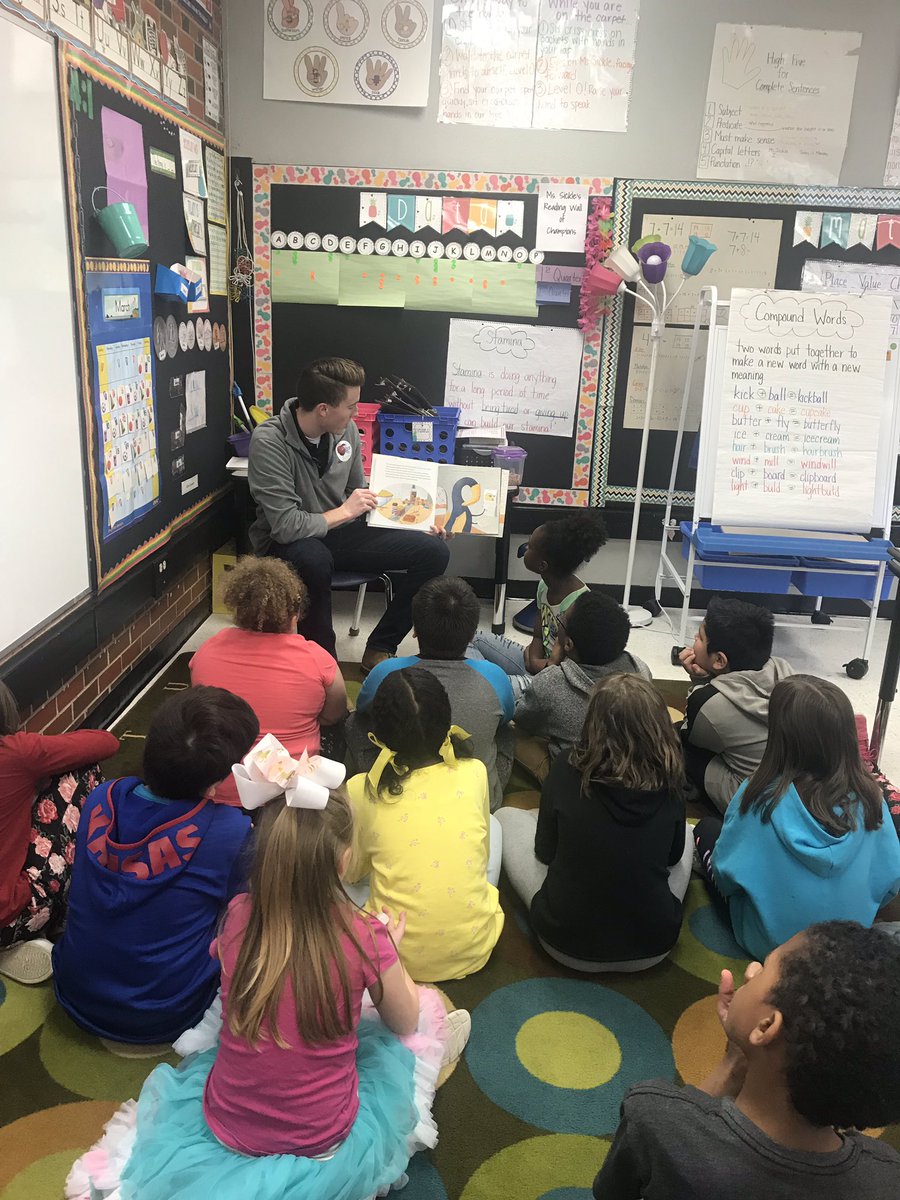 Ms_Sickle2's tweet photo. We had so much fun today with our school wide Read-A-Thon! Thanks to all the volunteers who came and read to us today! Thanks @randallreads for organizing a fun day and have everyone excited about reading! #BearsDeserveIt https://t.co/vioR3l5Jc2