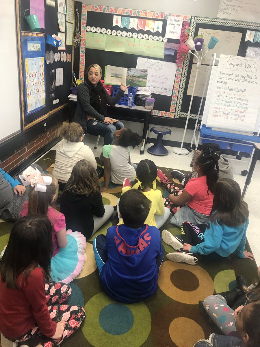 Ms_Sickle2's tweet photo. We had so much fun today with our school wide Read-A-Thon! Thanks to all the volunteers who came and read to us today! Thanks @randallreads for organizing a fun day and have everyone excited about reading! #BearsDeserveIt https://t.co/vioR3l5Jc2