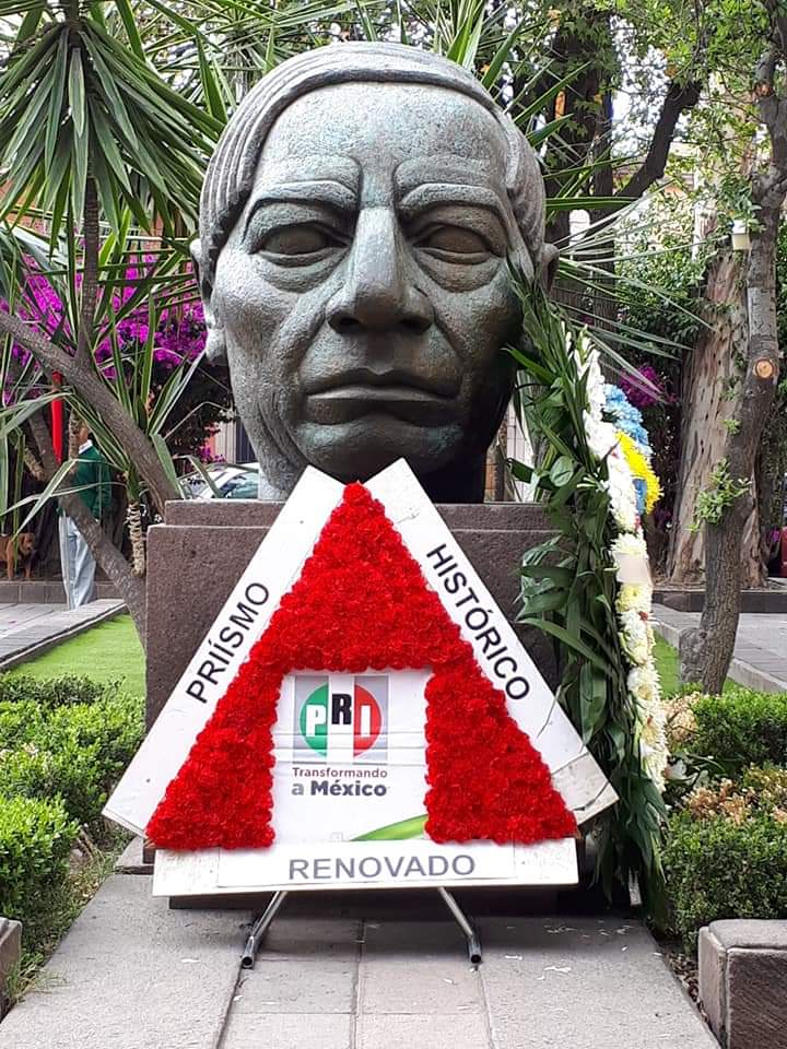 luzelenaarella4's tweet photo. Con mis compañeros del #PriismoHistoricoRenovadoAC  #NatalicioBenitoJuárez @PRI_SLP @aureliogancedo @TorrescanoSLP @GestionSLPPRI @EliasPesinaR https://t.co/b651YkFV4x