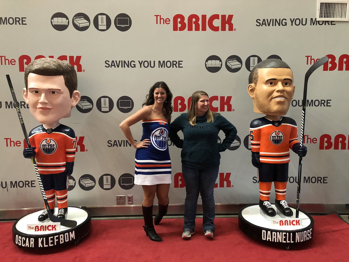 TaraSparshu's tweet photo. #BrickBestSeats @EdmontonOilers @theBrick #travelwithtaras #travelagenttara #YEGTravelAgent #EdmontonOilersFan #Oilers40thAnniversarySeason #letsgoOilers #WeBelieve #OilersBobbleheads https://t.co/zL77pc2Aol