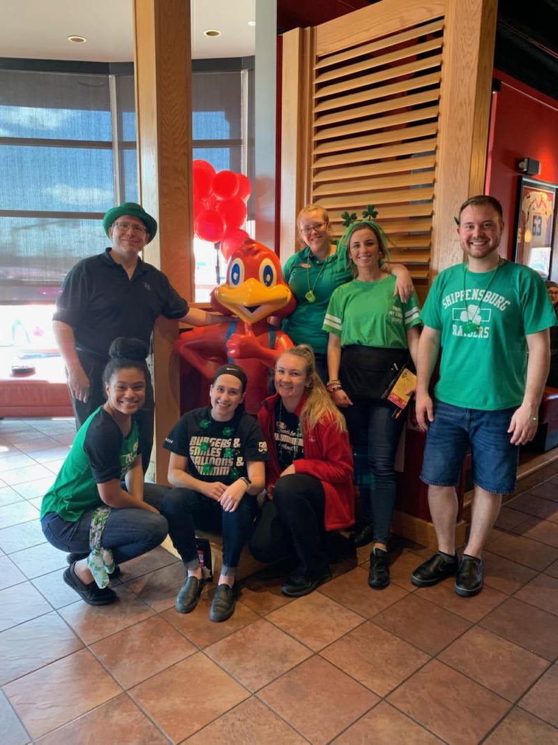 bethLVRG's tweet photo. Just a few of Chambersburg Red Robin's Lucky Charms! @tjaLVRG @kayla60091819 @HRATYOURSERVICE @RChambersburg https://t.co/bYjjbQ3Qav
