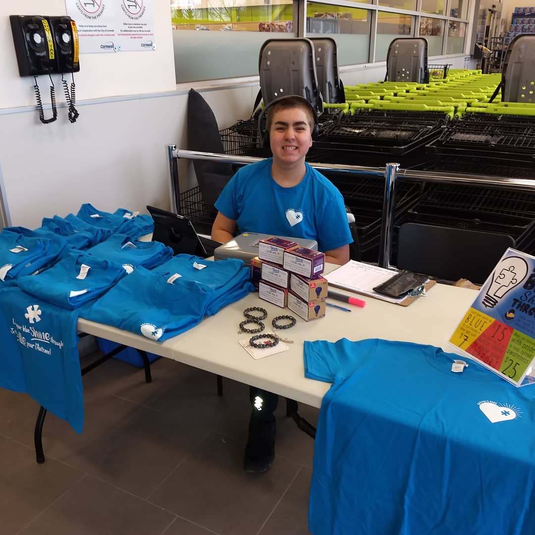 RachelsKidsDF's tweet photo. Our Chair Kalem was very excited to see some familiar faces tonight at Freshco.  He met some new friends too!  Thank you to all who have purchased some of our #letyourblueshinethrough merchandise. Did you get your t-shirt, blue bulb or bracelet yet?  Come see us at Rachel's Kids! https://t.co/OPcAY0Bma0