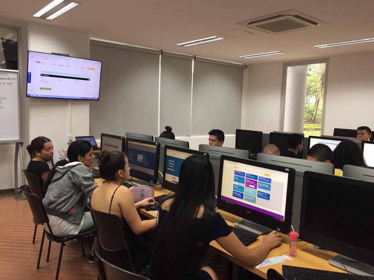 CraiUsta's tweet photo. El CRAI-USTA Villavicencio en el marco de su proceso de formación a la comunidad académica, y articulado con el Proveedor del recurso electrónico de Legiscomex, adelanto dos capacitaciones de la herramienta, la cual está orientada al programa de Negocios internacionales. https://t.co/1KHvzoAAXF