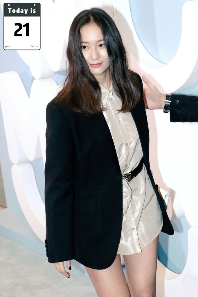 daskdeath's tweet photo. #鄭秀晶 #krystaljung #정수정 #jungsoojung
miumiu藝術裝置酒會 https://t.co/xy6yJfmjys