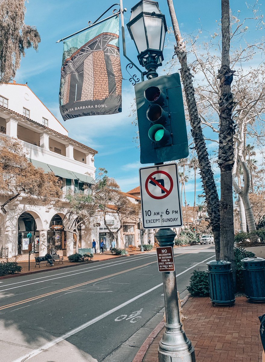 sbBowl's tweet photo. Have you taken a trip to State Street lately? Stop by and check out the #SBBowl flags, flying on each street corner now until March 27. ๐ด Find out why on the #BowlBlog https://t.co/j6CmOeK1Dh https://t.co/h0h3SLwgaQ