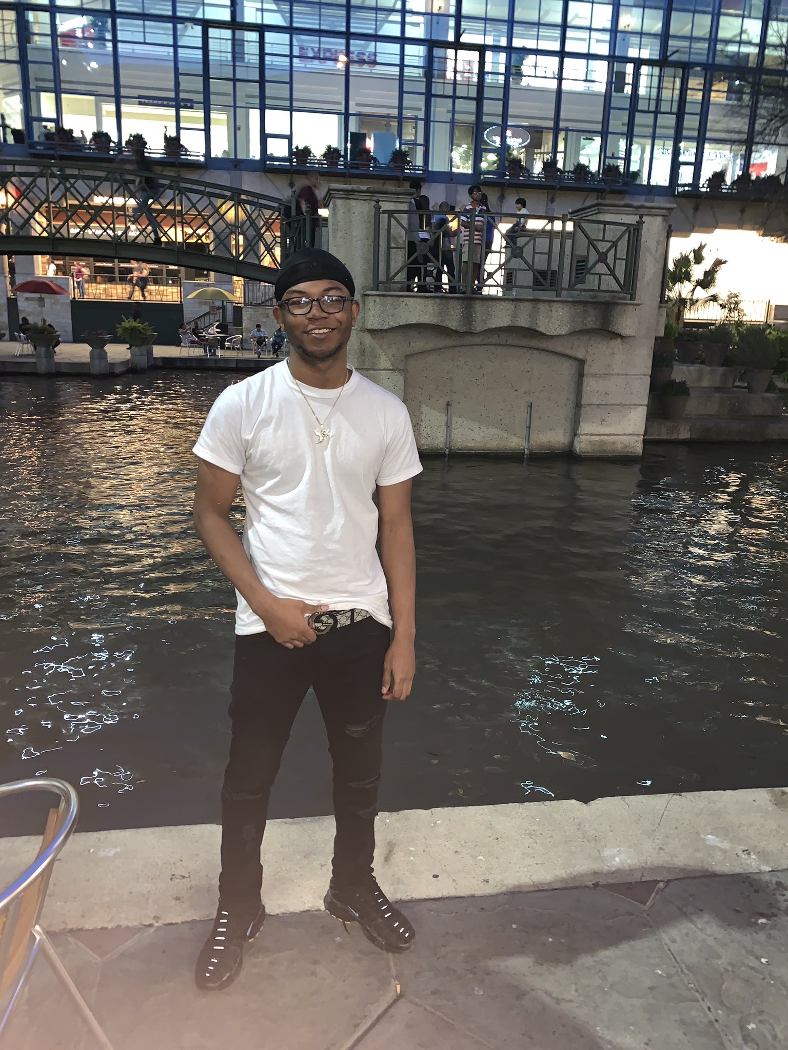 1 pic. This navy thang is fun https://t.co/KfIoq8cEKP