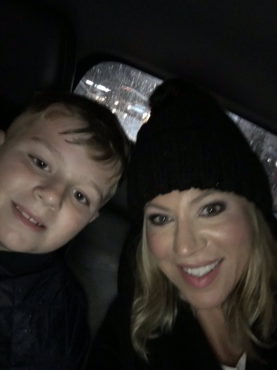 AmyMorrisonHSN's tweet photo. Amazing rainy day in NYC! https://t.co/M9YZuoAxil