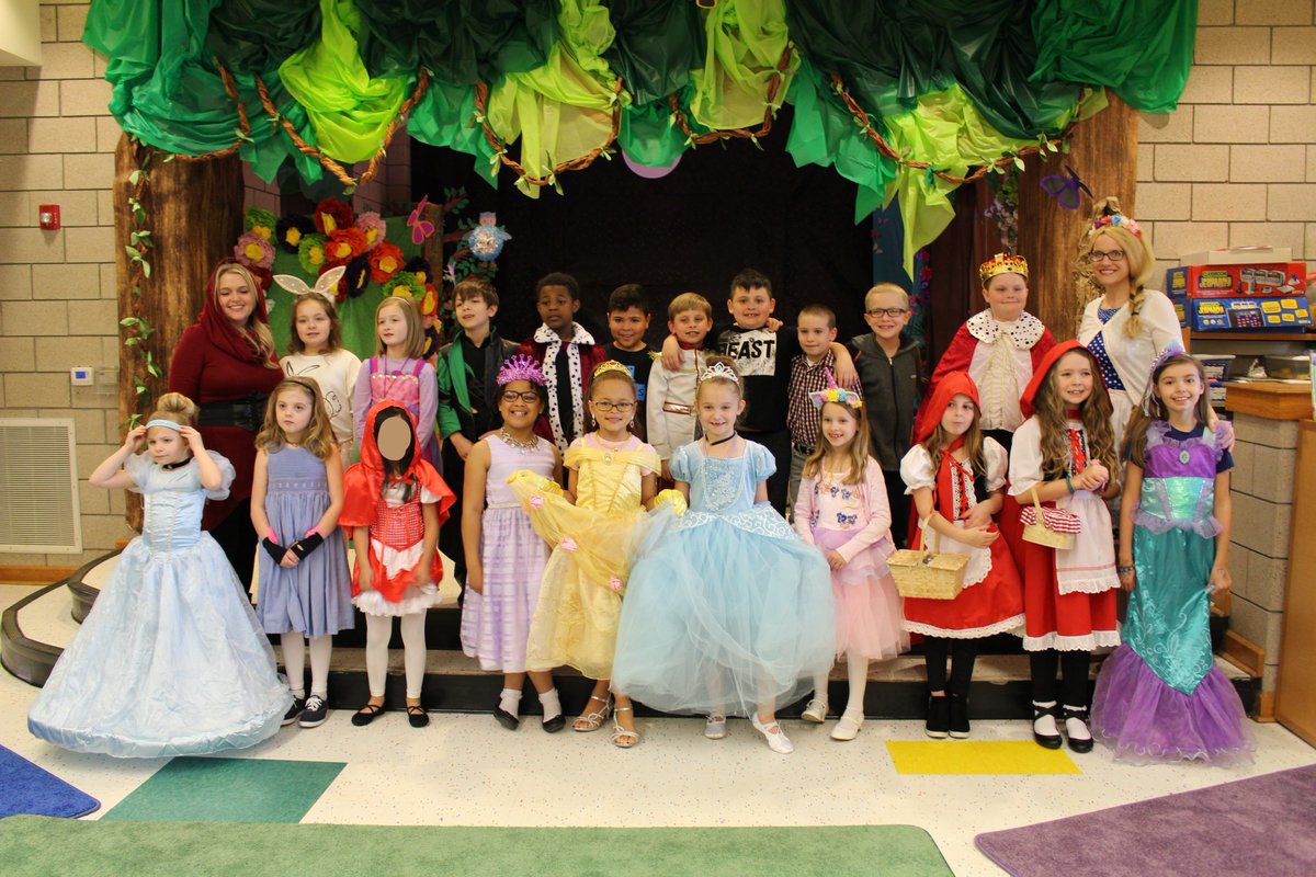 PowellsPowerKid's tweet photo. Amazing day at @gardendaleel celebrating our favorite fairytales with family, STEM activities, fancy food, interactive storytelling, crafting, music, and making memories! https://t.co/6oRodcMymE