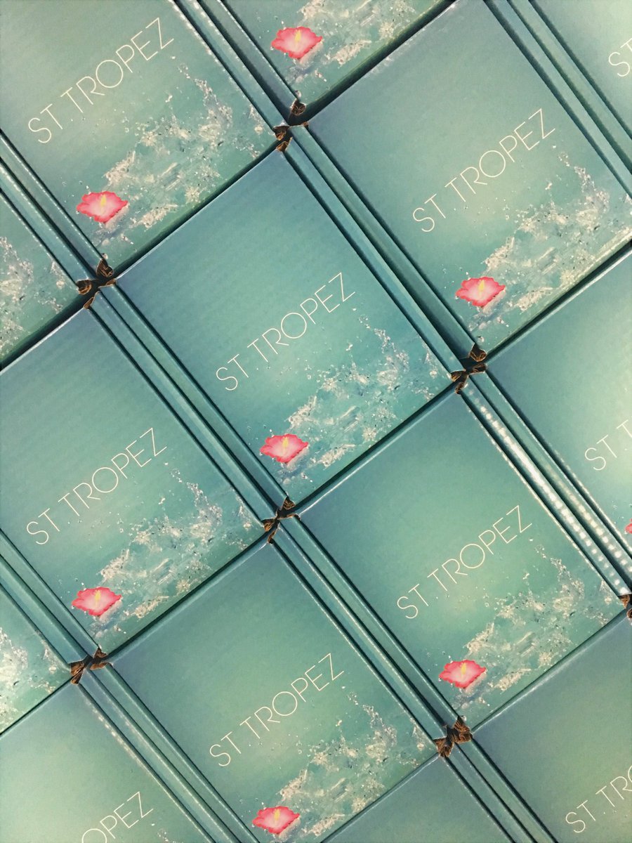 Influenster's tweet photo. Girls just wanna have sun, which is why we’re sending our first-ever @SttropezTan VoxBox to some lucky Influensters. Leave some ☀️ if you’re in need of a good tan! #StTropezxInfluenster https://t.co/hCptvpatJm