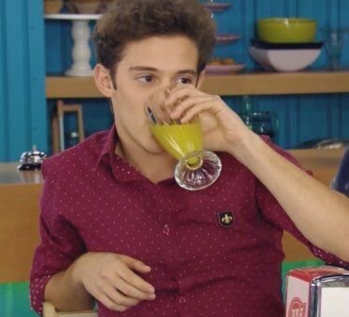 lo único que shippeo con toro es la muerte, besos. RUGGERO EN ATAV