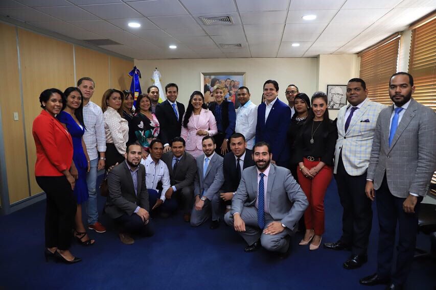 JuventudPRD_'s tweet photo. El día de hoy el Secretario Nacional @JuanSantosRD y el Subsecretario @RamonPimentelRD de hicieron acompañar de una conmoción de la Juventud de nuestro partido en una visita  a la ministra de la @JuventudRD @Robiamny https://t.co/F5rp4T02Gd