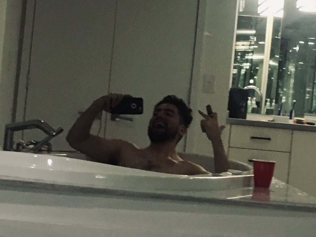 rotleader's tweet image. MODAFUCKING PREMIUM SNAPCHAT AYYYY SIGN UP @realbullerik