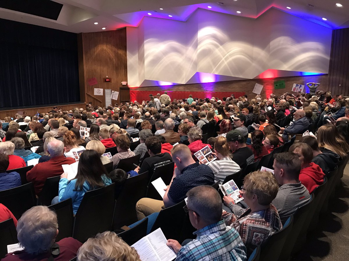 Lot of excitement in the crowd for the first showing of AHS musical FOOTLOOSE!  #aurorahuskies