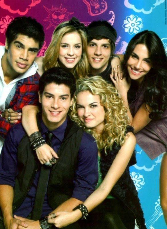 QGSophiaSA's tweet image. SOCORRO! Sophia Abrahão e Arthur Aguiar já disseram que topariam uma turnê nova com a banda. Alguém faz acontecer. 😭💗 #8AnosDeRebelde