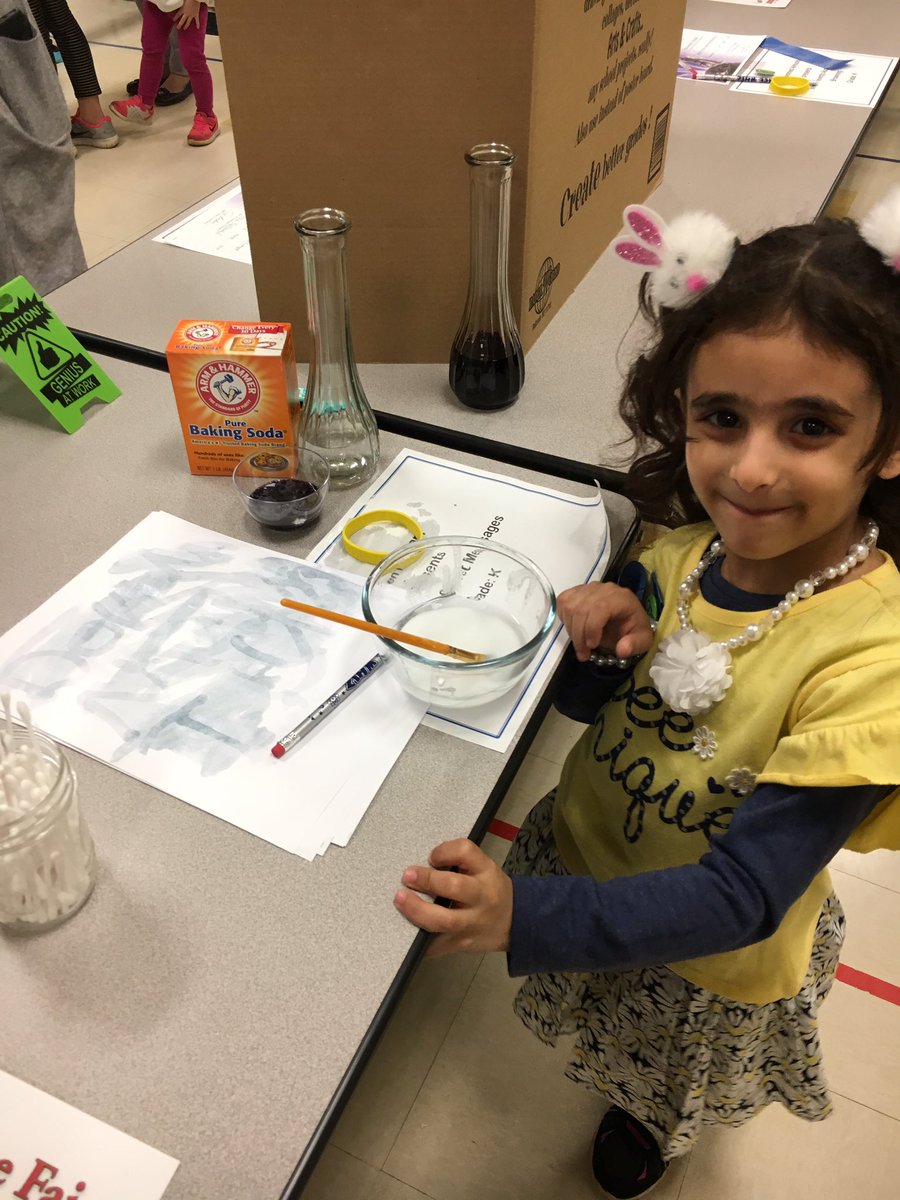 Techyteach16's tweet image. We had biology, cryptography, physics, engineering, chemistry and more. This years STEM Fair blew me away! #WhyITeach #cridgepride #Discover