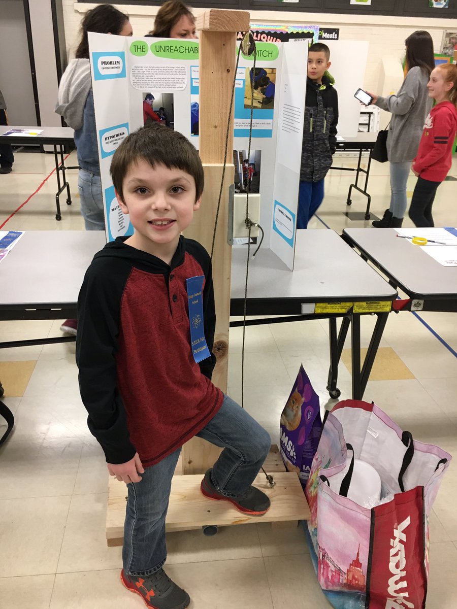 Techyteach16's tweet image. We had biology, cryptography, physics, engineering, chemistry and more. This years STEM Fair blew me away! #WhyITeach #cridgepride #Discover