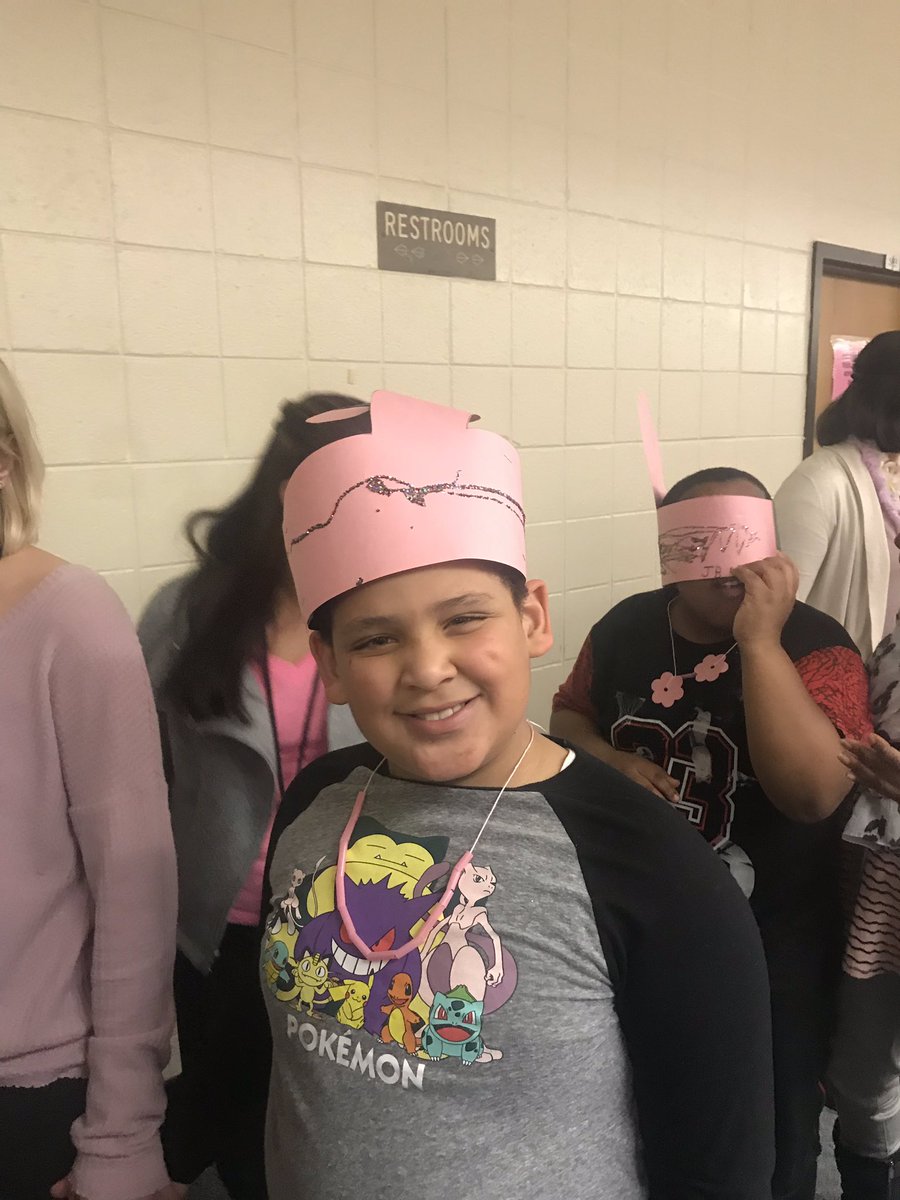 graceomalley515's tweet photo. Some of my favorite little Flamingos on Flamingo Day 💕 #BCSSSDPride #bcsssdtweets #funin515 #flamingoday https://t.co/uCdbUOoSHT