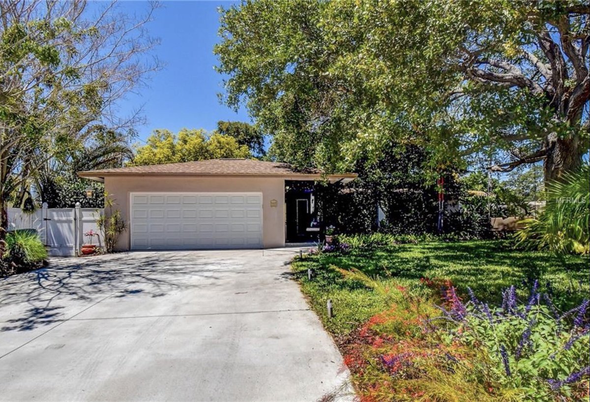 brooksgurl7's tweet photo. Congratulations Vincent LaHara on the purchase of your New home.Welcome to the Neighborhood!
โ๏ธ(727) 481-0814
๐ป NicoleBrooks.Realtor@gmail.com
#WelcomeHome #ARealtorYouCanTrust #RealtyExperts #ChildhoodFriends #BayAreaRealty4Sale #WhoIsReadyToBuy
#CallMeForAllYourRealEstateNeeds https://t.co/K6VTOQz4a9