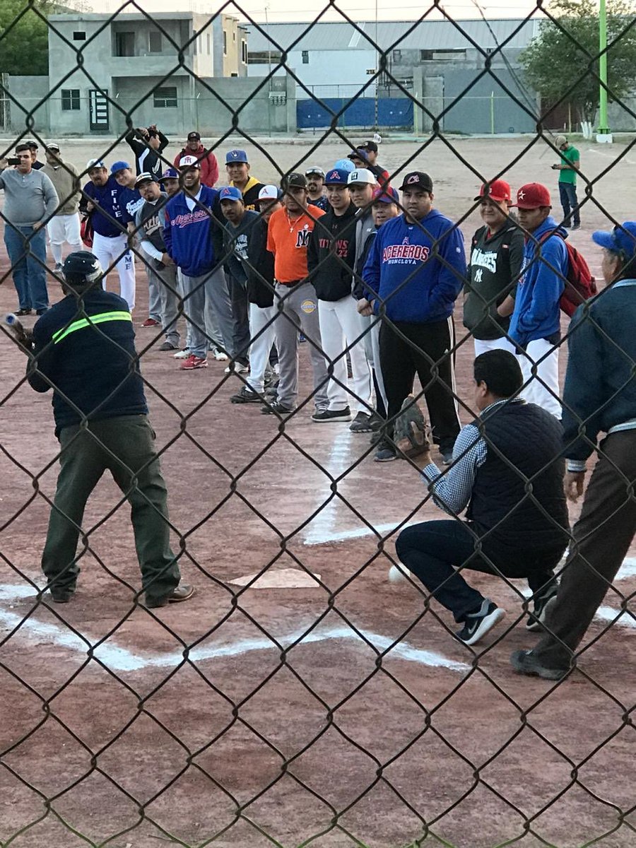 MarioMartinezP's tweet photo. Inauguración liga de sóftbol de ciudad Frontera https://t.co/dTNxxk8B93