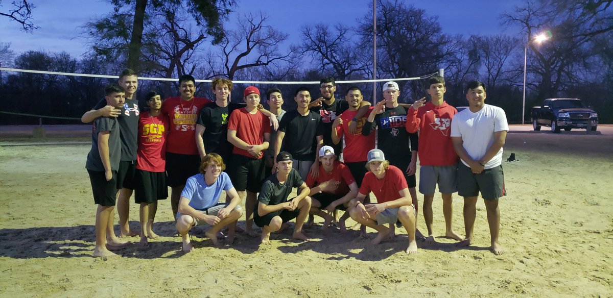 riv_jes's tweet photo. These boys ate good for tonight's @SGPBaseball varsity team dinner!! Fajitas, tablitas, barbequed chicken, sausage, hot links, jalapeño poppers, rice, beans, and potato salad! Followed by some sand volleyball! https://t.co/Ki9uRWsMuh