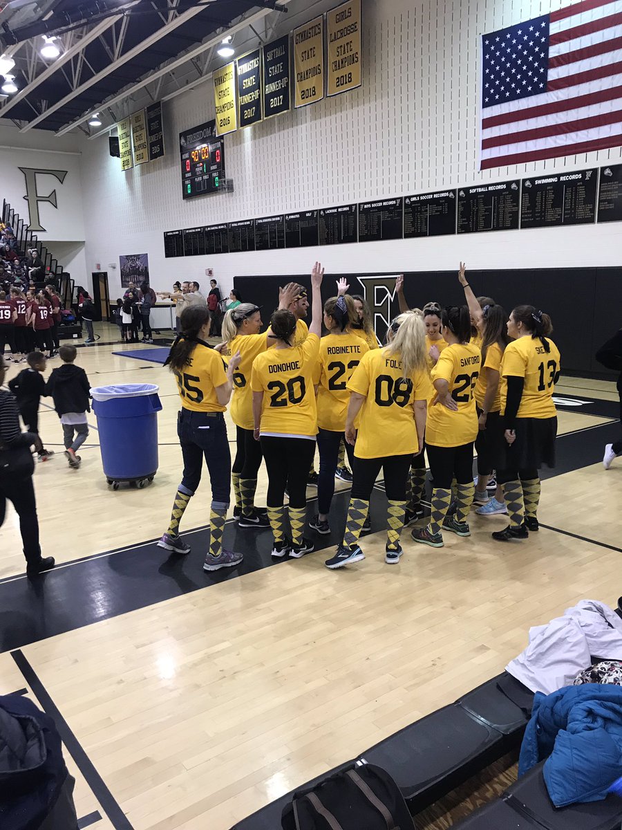 VaughanAlisha's tweet photo. This matball game was 🔥! My husband defected to the 🐍 but we supported our Hufflepuffs! Kids had a blast as always! @CounselMoore got on that ball like Tom Brady and owned it! #Matball2019 @pta_liberty @LCPSLiberty https://t.co/j7u3VQGO28