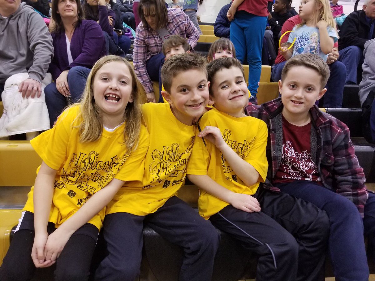 VaughanAlisha's tweet photo. This matball game was 🔥! My husband defected to the 🐍 but we supported our Hufflepuffs! Kids had a blast as always! @CounselMoore got on that ball like Tom Brady and owned it! #Matball2019 @pta_liberty @LCPSLiberty https://t.co/j7u3VQGO28