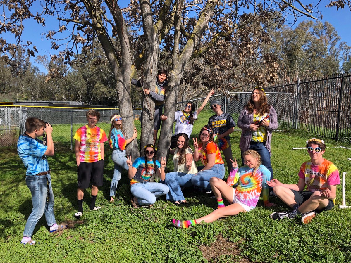 dewalt_ladders's tweet photo. 12/12 absent: Amanda Hofmann, Jonny Nguyen, Paige Dawson and Kyle Roach. hippie day filled with only love and positivity for the world and all of the other spirit teams❤️✌️💐 #ghsspiritgames #makelovenotbeef https://t.co/egXaUIfx5g