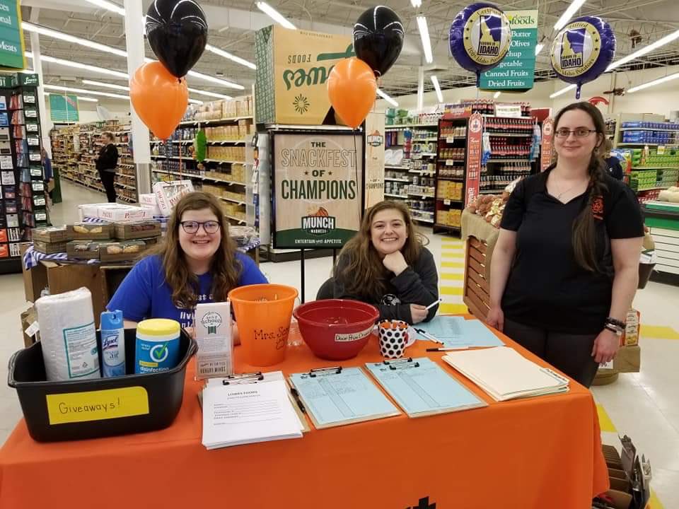 SES_Teach's tweet photo. What great fun we had at our Title 1 Family Math Night at Lowe’s Foods! Solving real life math problems...grocery games style. @sandra_clement4 @PCPS_Teach https://t.co/BTvaSW3ALo