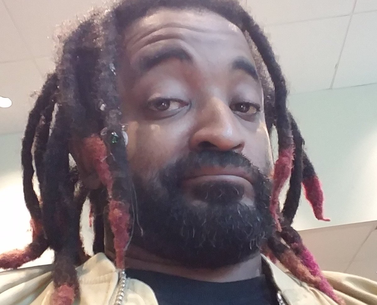 crochetkingpin's tweet photo. Imma write a poem about how we start at 9pm
 #spithappens #spitdatdc #thatpoetryhost https://t.co/FclIIV68la