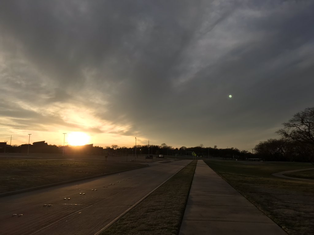 Dplyler_12's tweet photo. It’s a very nice night to go out for a walk! Enjoying the walking trail at Binkley Park - 10,000 steps? @ShermanParksRec https://t.co/rTe92Zp7Kr
