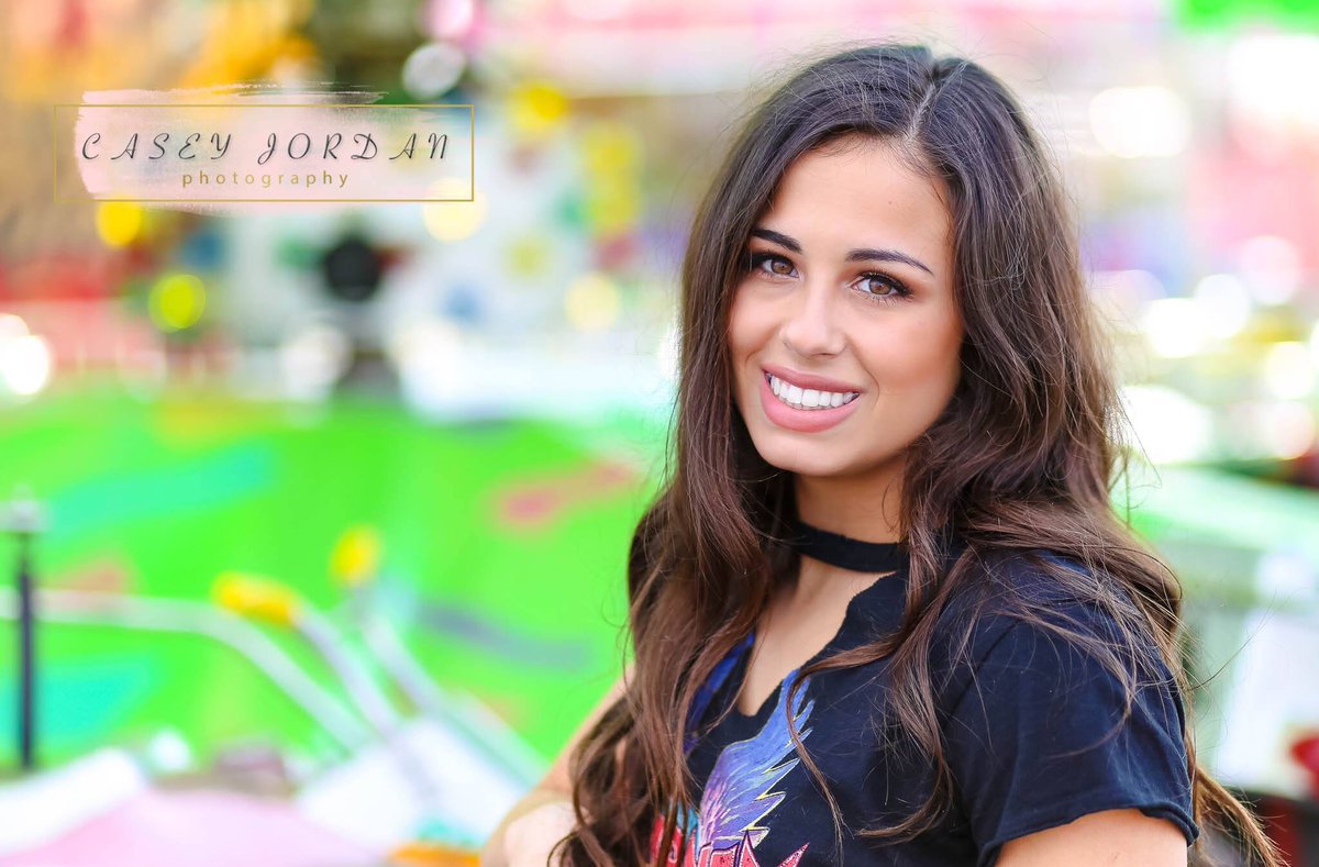 CaseyJordanPhot's tweet photo. My seniors are ROCKING it this week!! @jessicamg_12 https://t.co/sc76rkRADJ