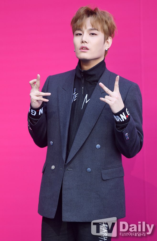 BN_Music's tweet photo. [#칸토/NEWS] [TD포토] 칸토 '요~' 

https://t.co/AeYvEeiPf5 https://t.co/coMUEnvrpy