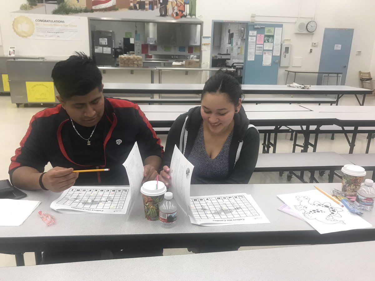 CCSDFamily's tweet image. Thank you for hosting the UFL workshop! We ❤️ how @LewisERoweElem1 is always ready with coffee, treats, free books, a teacher/classroom presentation, and drawing prizes! The diverse parent community consistently shows up &amp;amp; engages!👏#familyengagement  #linkedtolearning #1forKids