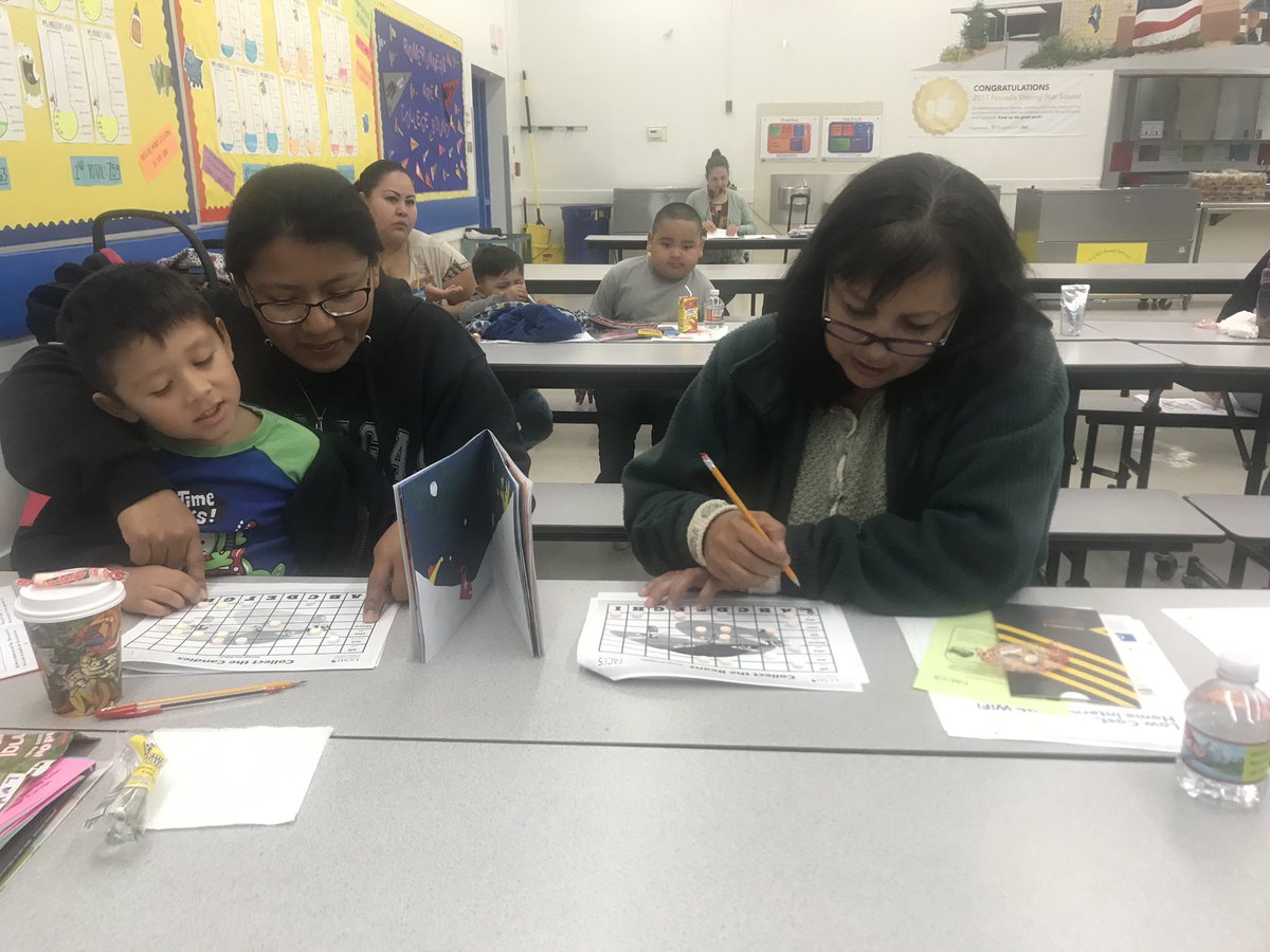 CCSDFamily's tweet image. Thank you for hosting the UFL workshop! We ❤️ how @LewisERoweElem1 is always ready with coffee, treats, free books, a teacher/classroom presentation, and drawing prizes! The diverse parent community consistently shows up &amp;amp; engages!👏#familyengagement  #linkedtolearning #1forKids