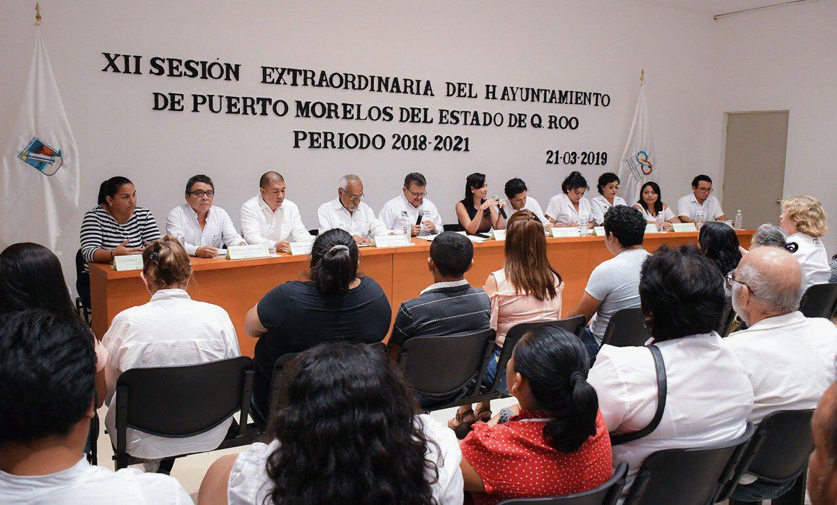 Tomé la protesta a la nueva delegada de Leona Vicario, Dilma Pérez Cervantes, durante la XII Sesión Extraordinaria de Cabildo. 
¡Muchas felicidades! Y a seguir trabajando con entusiasmo por nuestro municipio. 
#EvolucionaConRumbo
