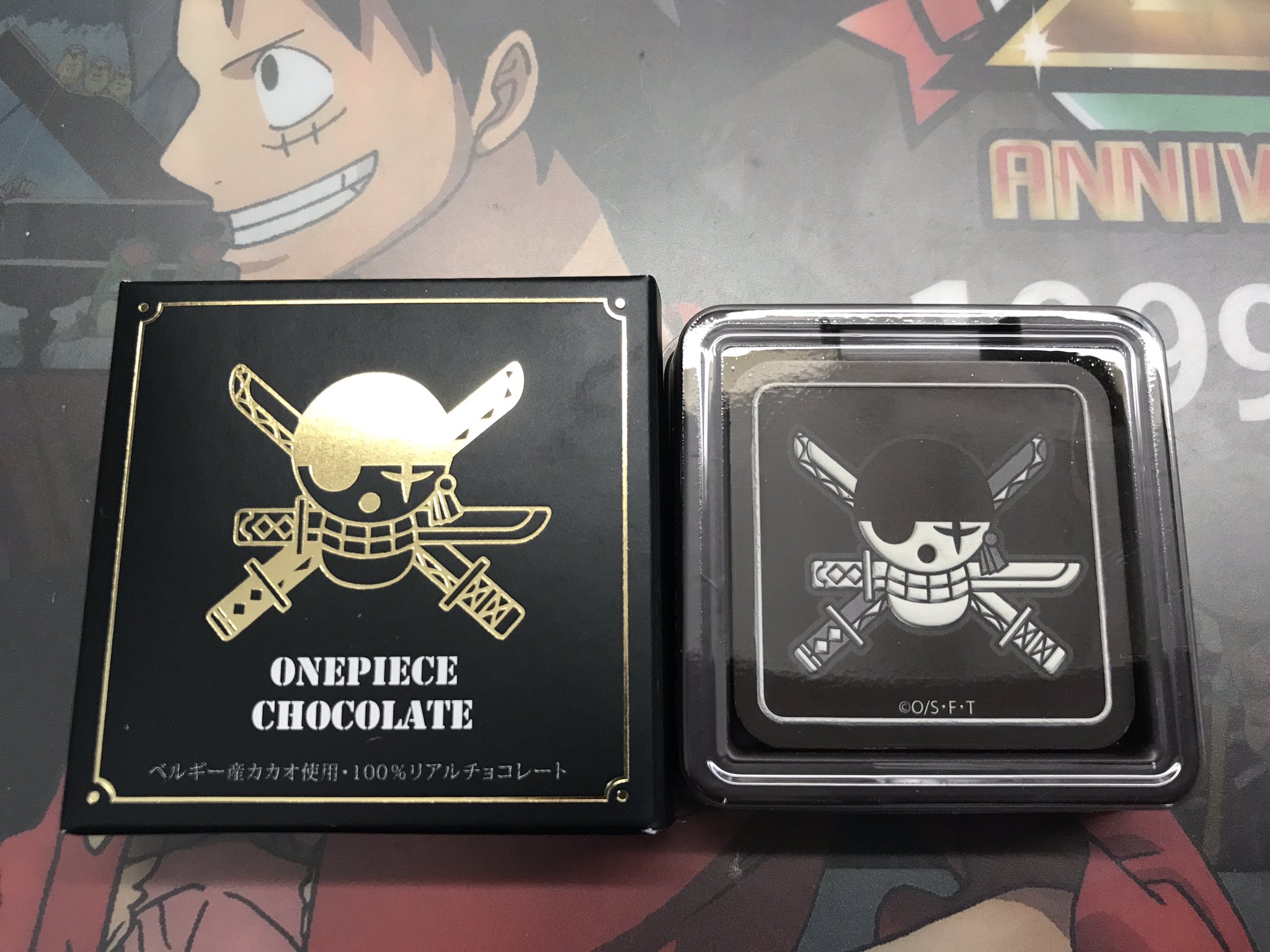 Kei One Piece垢 ゾロの海賊旗のチョコ タワーのメダル販売機にあったカラーリングされたゾロのメダル ピクセルステッカーのゾロ 2年前 2年後ver このドット絵のデザインなかなかレアだから良いよね このドット絵のゲームがスマホで出れば