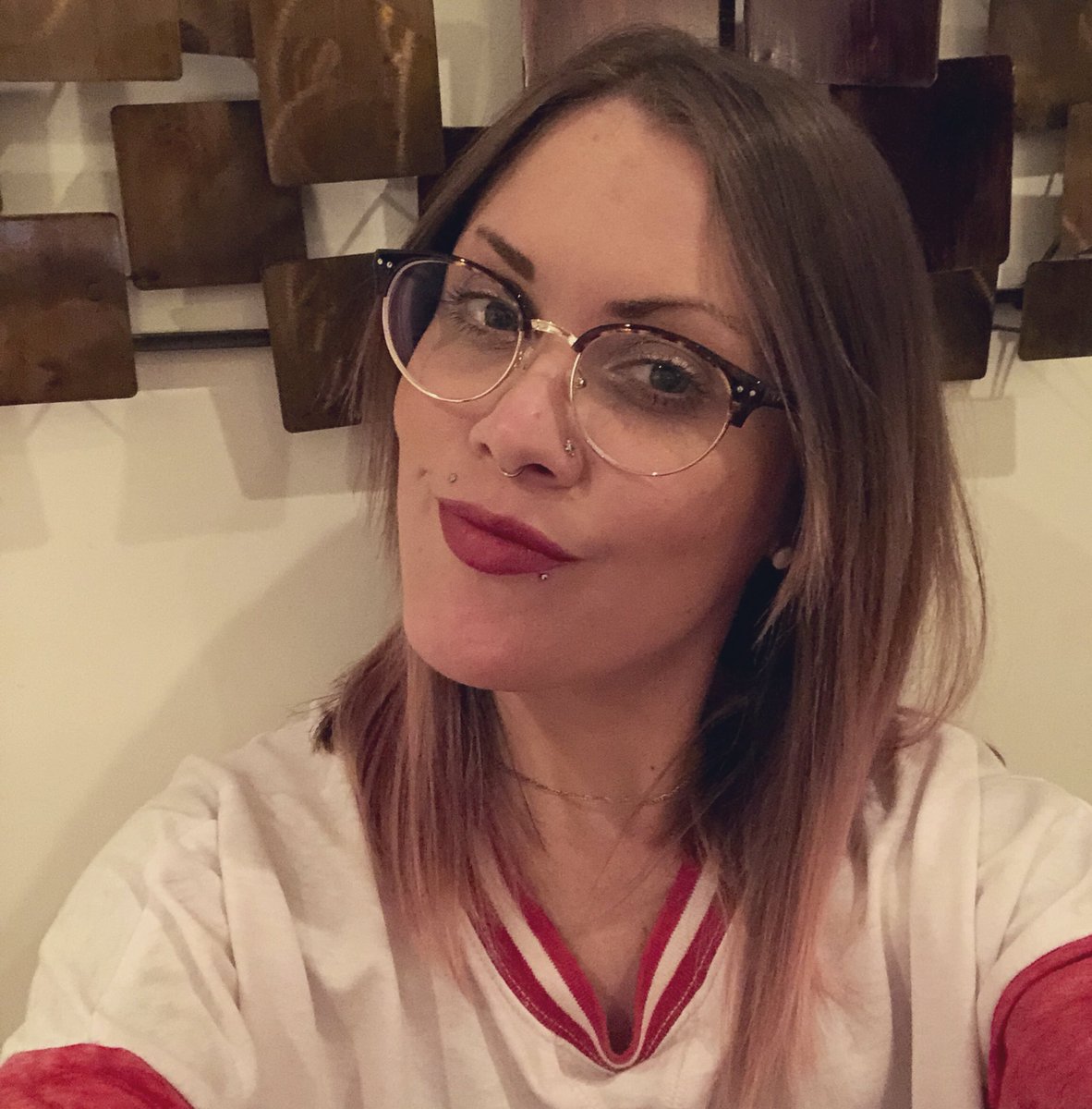 KBTheBooBonic's tweet photo. Cut off some energy tonight (only the bad stuff though)! 💇♀️ #choppybob #itsahairstylebutalsoagreatbutchername https://t.co/qEWXTaZinY