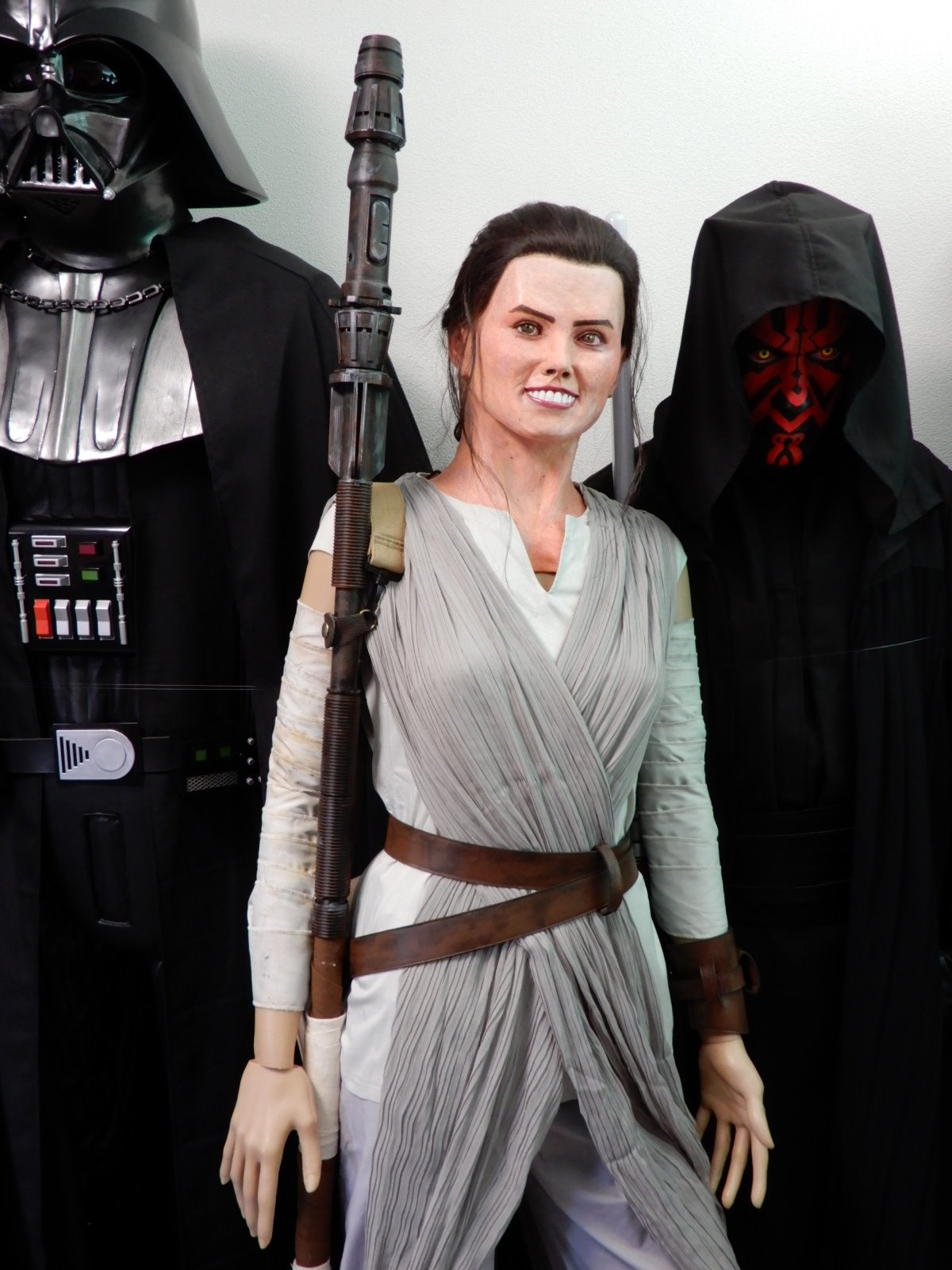 サインもGET！ダースモール役のレイ・パークに会えるか！？ 東京