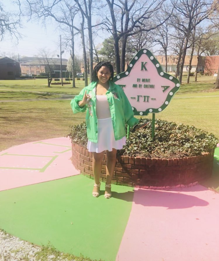 MKaptivation's tweet photo. A L P H A W O M A N ๐ ๐ #AKA1908 #AlphaKappaAlpha #AKASouthEastern #PrettyGirlMagic https://t.co/BVyii97JdB