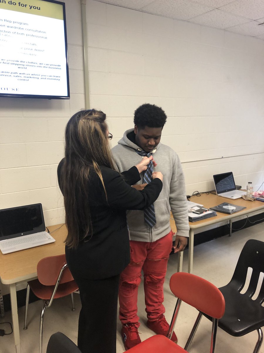 CassandraBrack7's tweet photo. Men’s Warehouse showing the CWT program how to Dress for Success! #TFNPride #TeamPhemomenal215 https://t.co/eloAEZVCSc