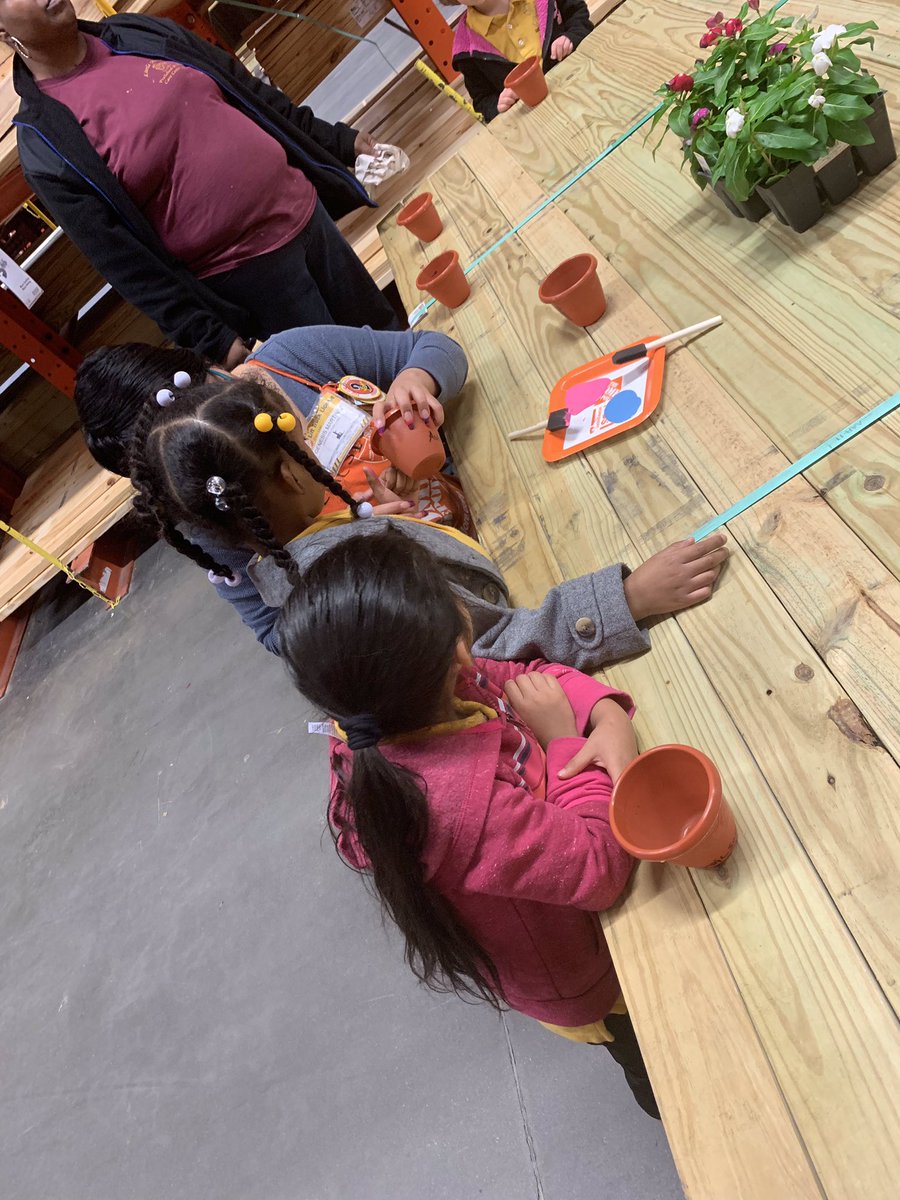 JessicaBrownTHD's tweet photo. We kicked today off with a Pre-K field trip! We had such a fun time painting flower pots and planting flowers! #FirstDayOfSpring 🌸 ☀️ 🦋 https://t.co/Z8Jpqdb4sn