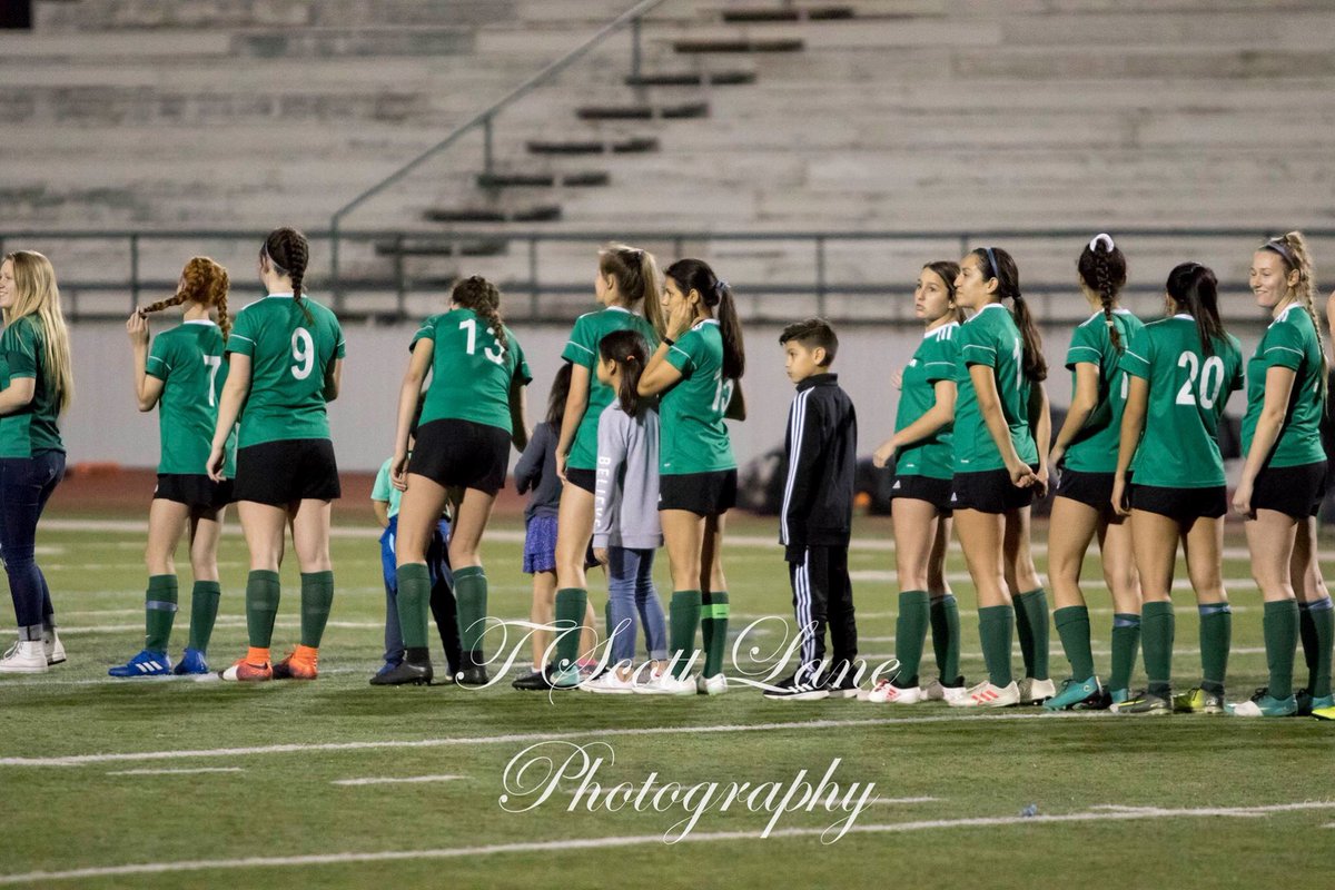 BhsCubette's tweet photo. Our LAST district game!! Come out to Magnolia West. JV @5 Varsity @7 It is THE MOST important game, determining if we make it to playoffs! #huntingforplayoffs #thesearethememoriesyoullalwaysremember #WeHere2019 #icantbutwecan https://t.co/qkXHfmuwFt
