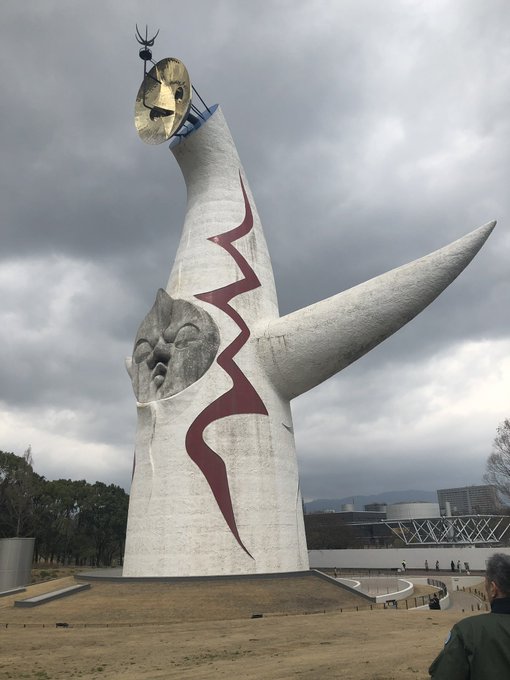 今日は大阪の守護ロボ、太陽の塔に搭乗してきます 