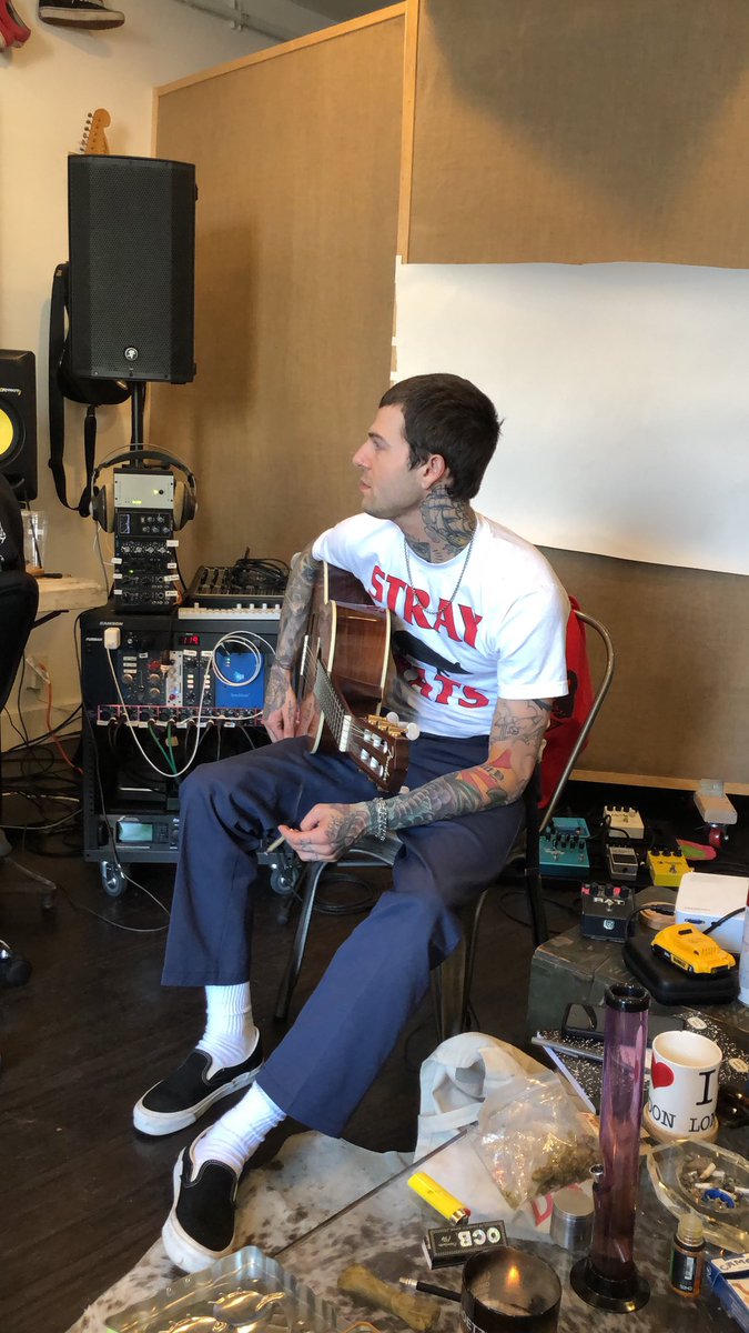 Thekrizzo's tweet photo. 🎸🎶✨w/ my g @jesserutherford https://t.co/ddDbyQCKKZ