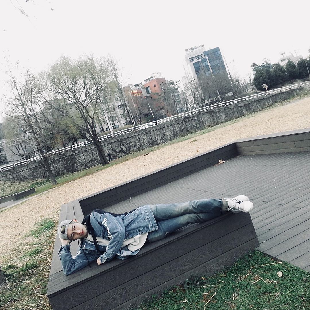 DaewonBrasil's tweet photo. ☂️ | #IG 📸 | 21.03.19 | Atualização do Daewon em seu Instagram. (dw_317)

"2019/3/21
No meu caminho para o treino...😳"

#대원 #DAEWON #박대원 #유앤비 #UNB #MADTOWN #매드타운 https://t.co/OMu8YoQV63