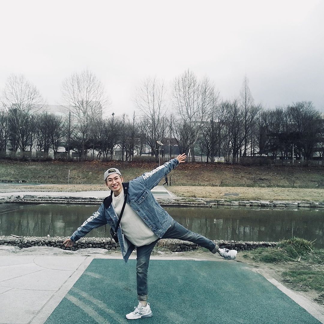 DaewonBrasil's tweet photo. ☂️ | #IG 📸 | 21.03.19 | Atualização do Daewon em seu Instagram. (dw_317)

"2019/3/21
No meu caminho para o treino...😳"

#대원 #DAEWON #박대원 #유앤비 #UNB #MADTOWN #매드타운 https://t.co/OMu8YoQV63