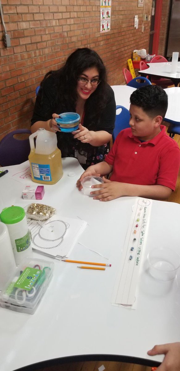 Golfcrest5th's tweet photo. Our 5th grade team representing earlier at Math and Science Night @GolfcrestES!! It was so amazing seeing the creativity of all of the teachers here. Our students loved it!! #THRIVEIN5 #Math #science @eMC_Squared_TDS @HISD_ElemMath @Erwin_Garcia_ https://t.co/DbJNrr3KXR