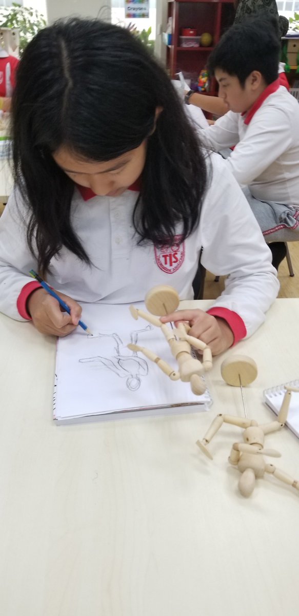 4Loughton's tweet photo. Studying form and proportion. Learning to sketch. How do you hold the pencil? What type of pencil will you use? #observations #tismacao @tismacao @6-@4Loughton @ShelleySD1 https://t.co/texooblYAk