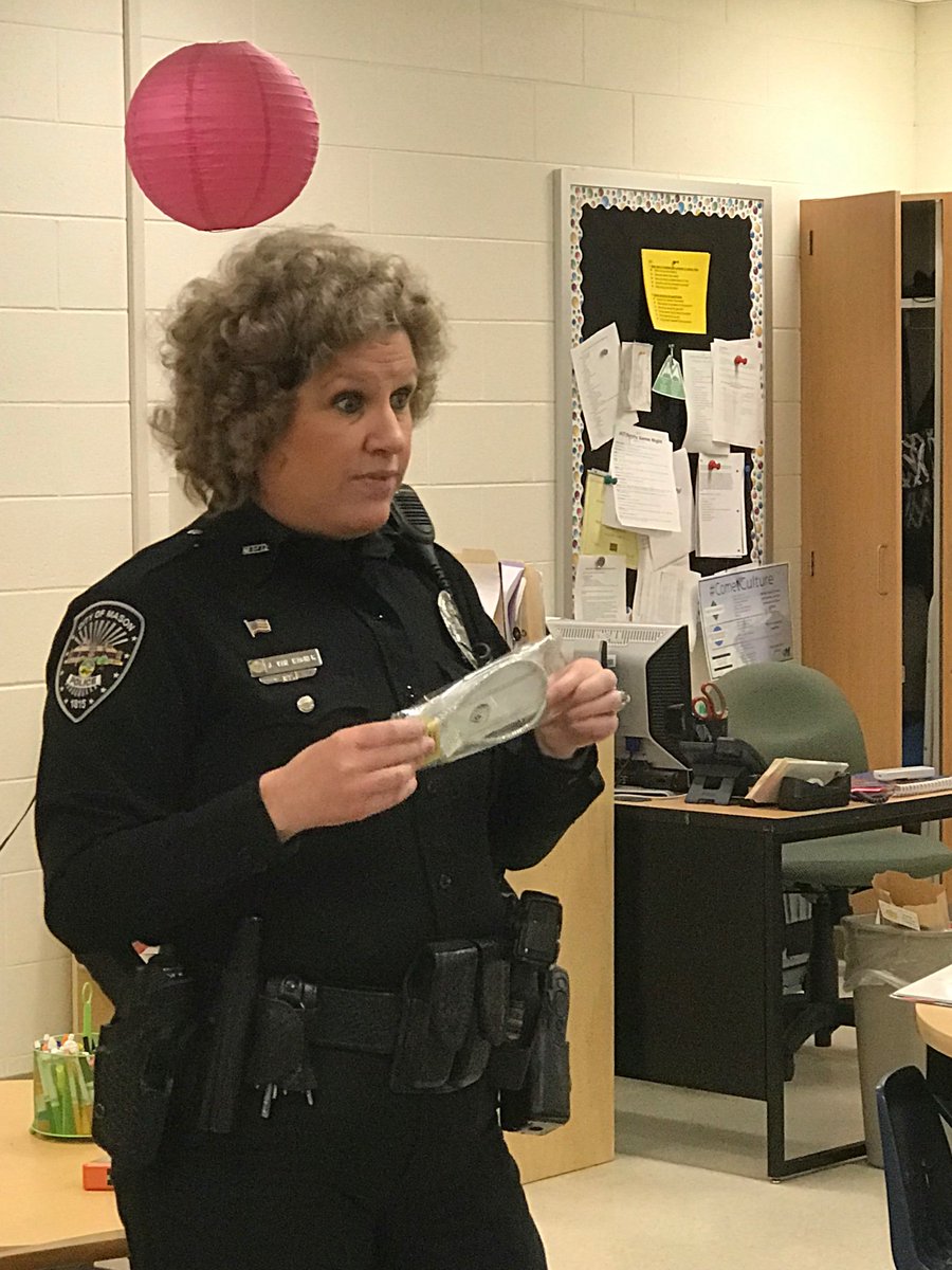 MegyHill's tweet photo. Officer Van Wagner was a great resource for 2nd Grade ACT students.  Lots and questions and strong collaboration.  Students are working hard to research problems in our local community.   Can’t wait to see their plan of action!
#masonmoment https://t.co/ETAsMYp2SU